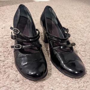 Aerosoles shiny black heels